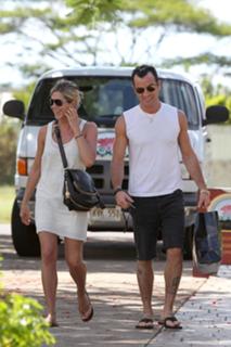 Jennifer Aniston feet photo thumbnail