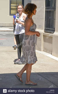Jennifer Aniston feet photo thumbnail