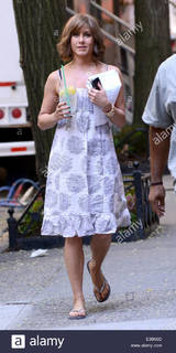 Jennifer Aniston feet photo thumbnail
