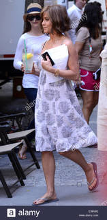 Jennifer Aniston feet photo thumbnail