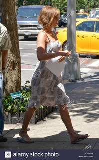Jennifer Aniston feet photo thumbnail