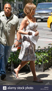 Jennifer Aniston feet photo thumbnail