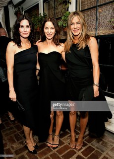 Jennifer Aniston feet photo thumbnail