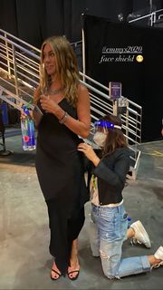 Jennifer Aniston feet photo thumbnail