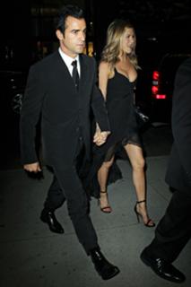 Jennifer Aniston feet photo thumbnail