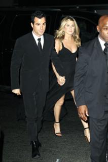 Jennifer Aniston feet photo thumbnail