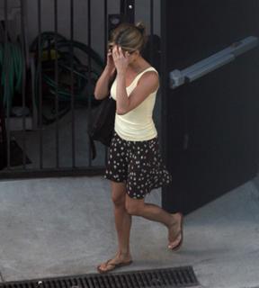 Jennifer Aniston feet photo thumbnail