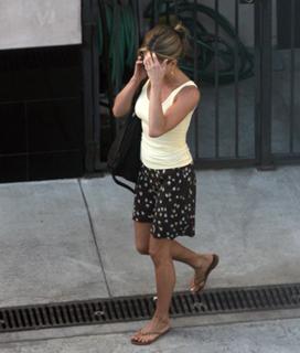 Jennifer Aniston feet photo thumbnail