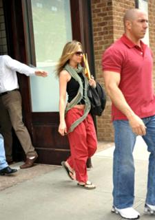 Jennifer Aniston feet photo thumbnail