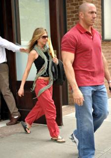 Jennifer Aniston feet photo thumbnail