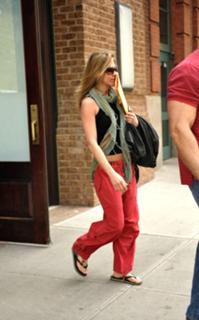 Jennifer Aniston feet photo thumbnail