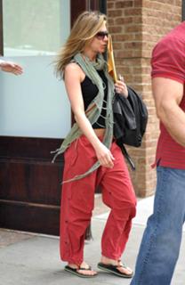 Jennifer Aniston feet photo thumbnail