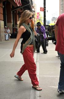 Jennifer Aniston feet photo thumbnail