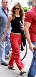 Jennifer Aniston feet photo thumbnail