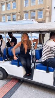 Jennifer Aniston feet photo thumbnail