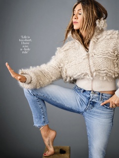 Jennifer Aniston feet photo thumbnail