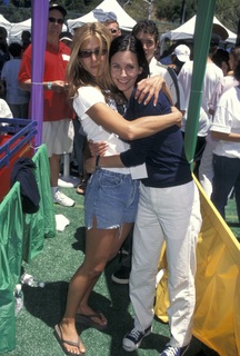 Jennifer Aniston feet photo thumbnail