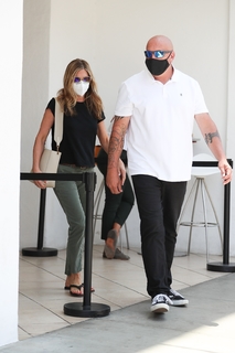Jennifer Aniston feet photo thumbnail