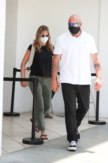 Jennifer Aniston feet photo thumbnail