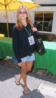 Jennifer Aniston feet photo thumbnail