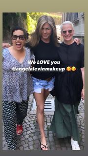 Jennifer Aniston feet photo thumbnail