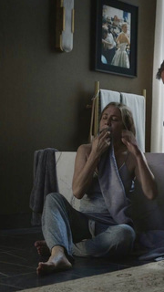 Jennifer Aniston feet photo thumbnail