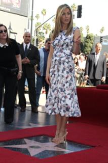 Jennifer Aniston feet photo thumbnail