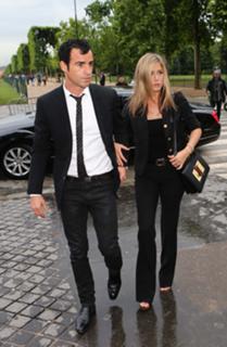 Jennifer Aniston feet photo thumbnail