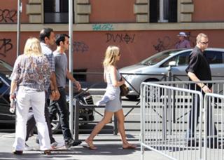 Jennifer Aniston feet photo thumbnail