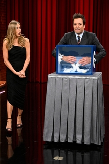 Jennifer Aniston feet photo thumbnail