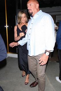 Jennifer Aniston feet photo thumbnail
