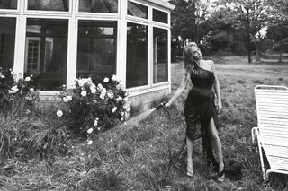 Jennifer Aniston feet photo thumbnail