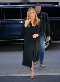 Jennifer Aniston feet photo thumbnail