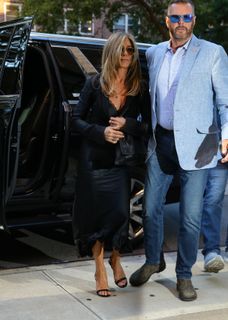 Jennifer Aniston feet photo thumbnail