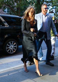 Jennifer Aniston feet photo thumbnail