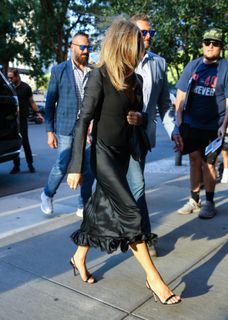 Jennifer Aniston feet photo thumbnail