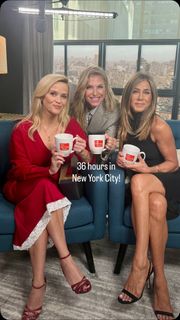 Jennifer Aniston feet photo thumbnail