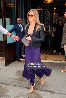 Jennifer Aniston feet photo thumbnail