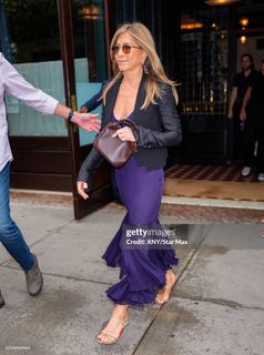 Jennifer Aniston feet photo thumbnail
