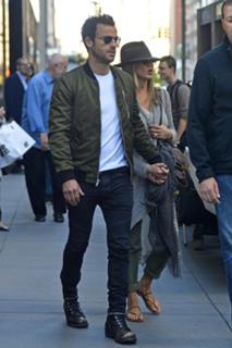 Jennifer Aniston feet photo thumbnail