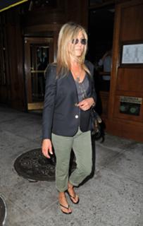 Jennifer Aniston feet photo thumbnail