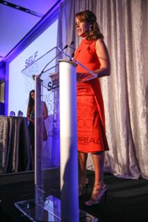 Jennifer Beals feet photo thumbnail