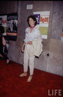 Jennifer Beals feet photo thumbnail