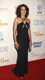 Jennifer Beals feet photo thumbnail