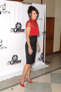 Jennifer Beals feet photo thumbnail
