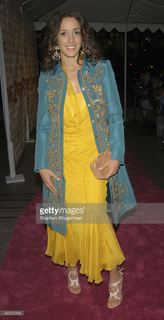 Jennifer Beals feet photo thumbnail
