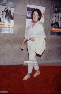 Jennifer Beals feet photo thumbnail