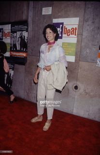 Jennifer Beals feet photo thumbnail