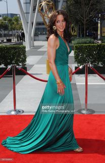 Jennifer Beals feet photo thumbnail