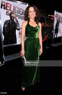 Jennifer Beals feet photo thumbnail